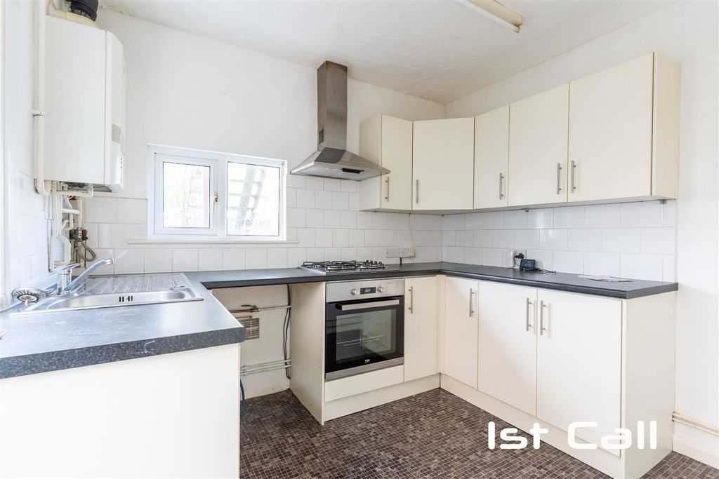 Property photo 2 of 8 Kitchen