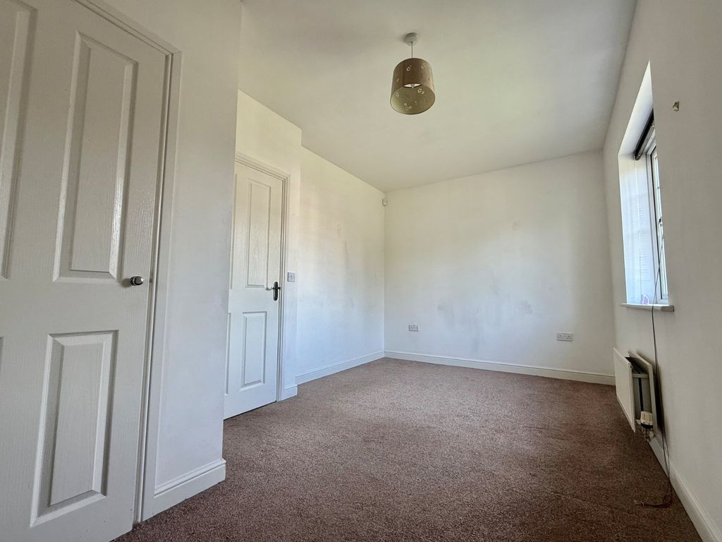 Property photo 3 of 8 Bedroom 1