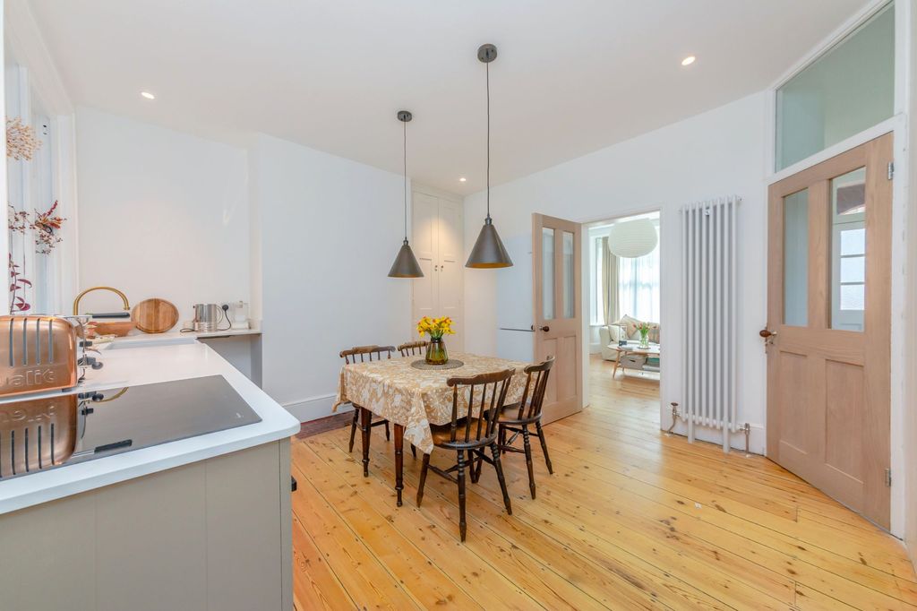 Property photo 3 of 26