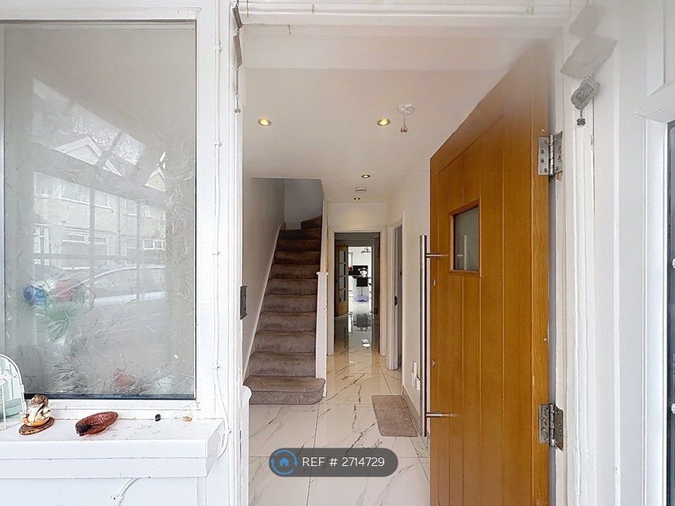 Property photo 2 of 35
