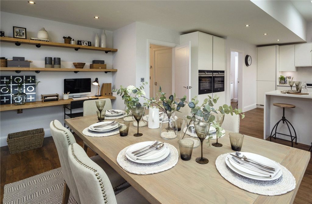 Property photo 2 of 9 Show Home