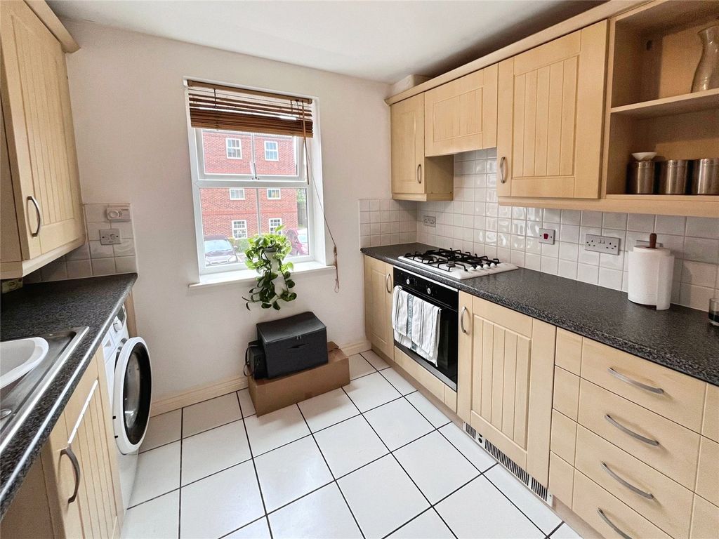 Property photo 3 of 10 Kitchen