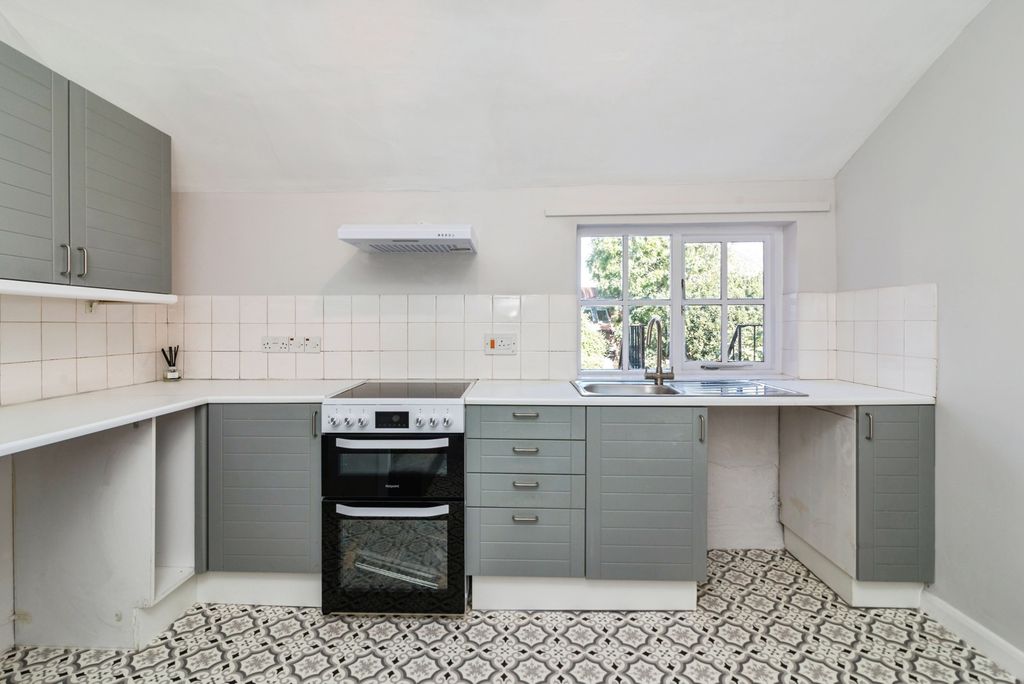 Property photo 3 of 13 Kitchen
