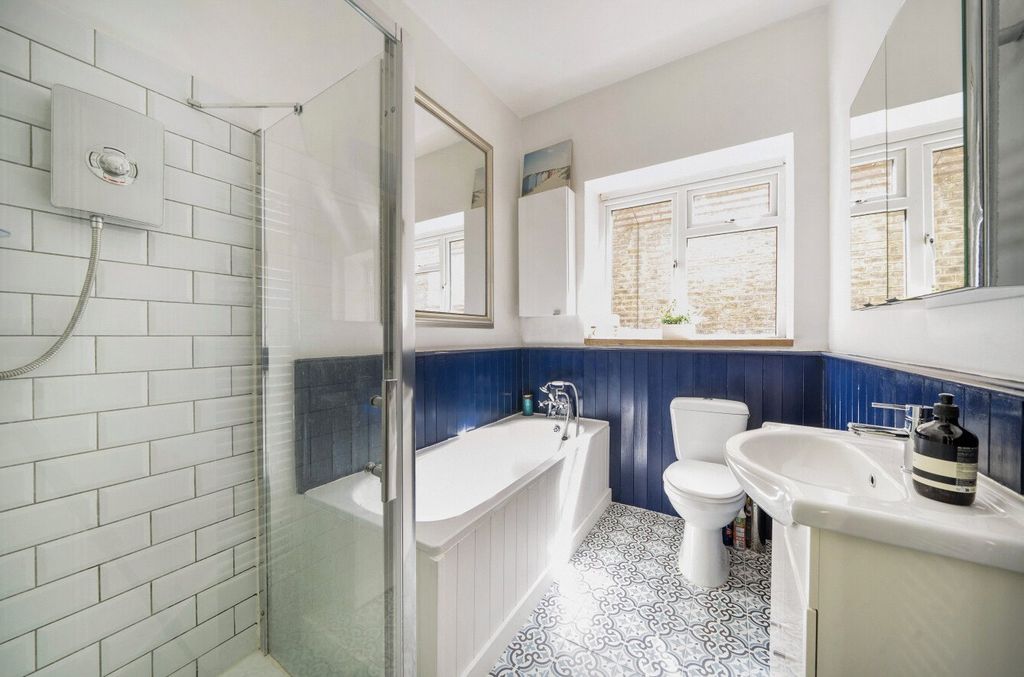 Property photo 3 of 16 Bathroom