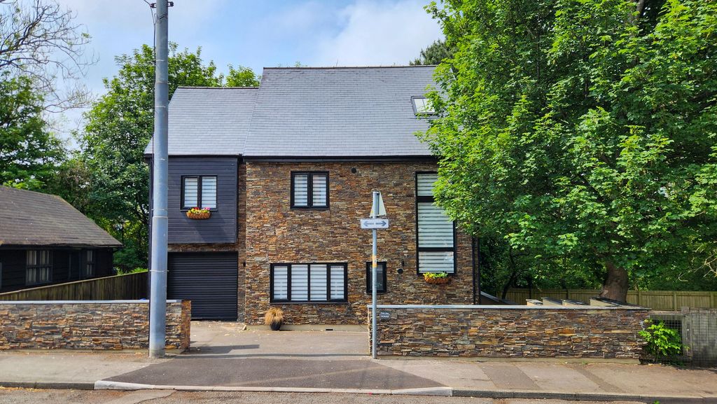 Property photo 1 of 41 Aynsley Terrace