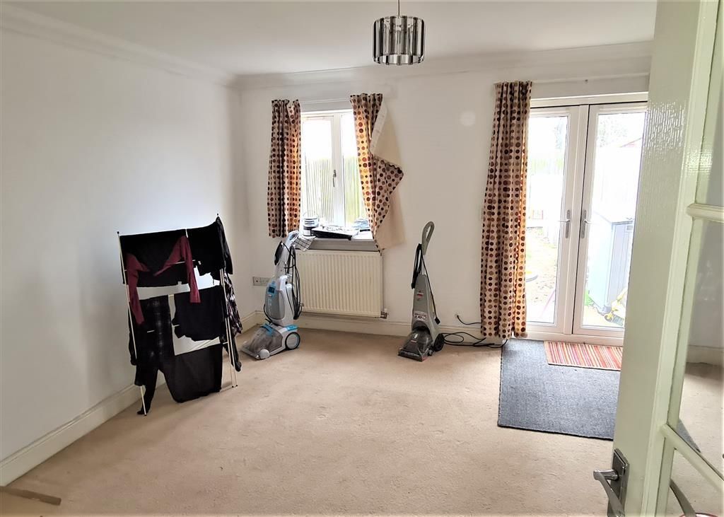 Property photo 3 of 7 Living Room