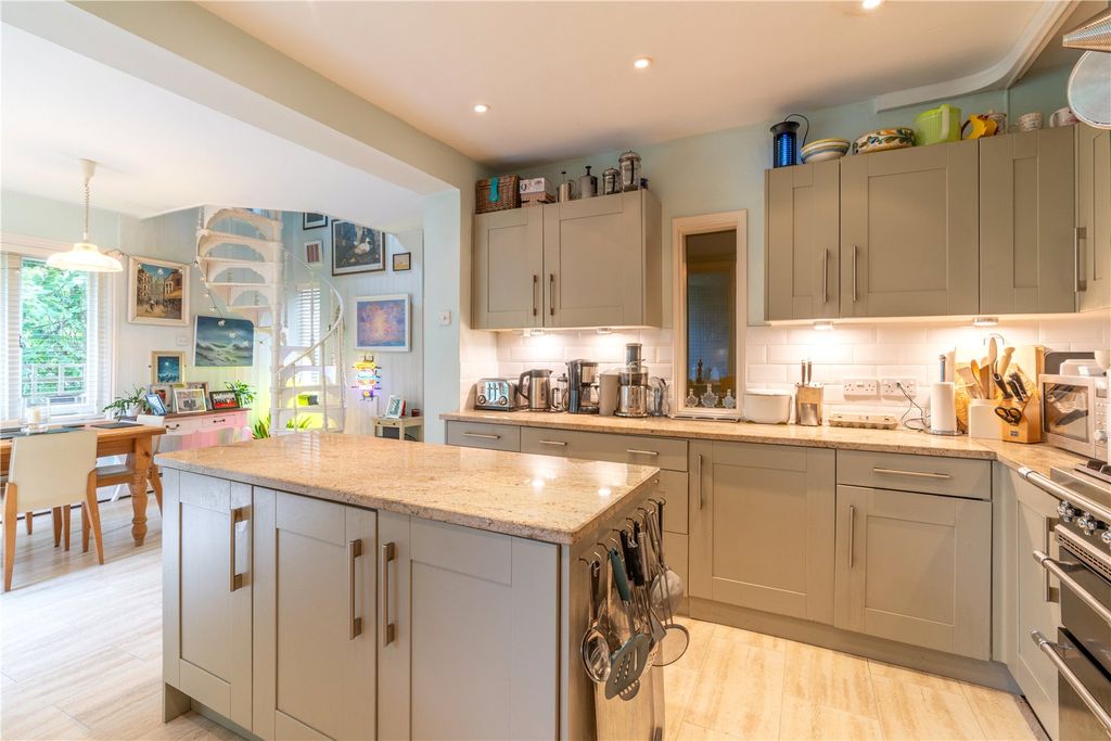 Property photo 3 of 25 Kitchen/Island