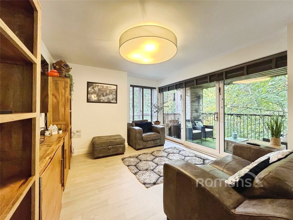 Property photo 2 of 15 Picture No. 14