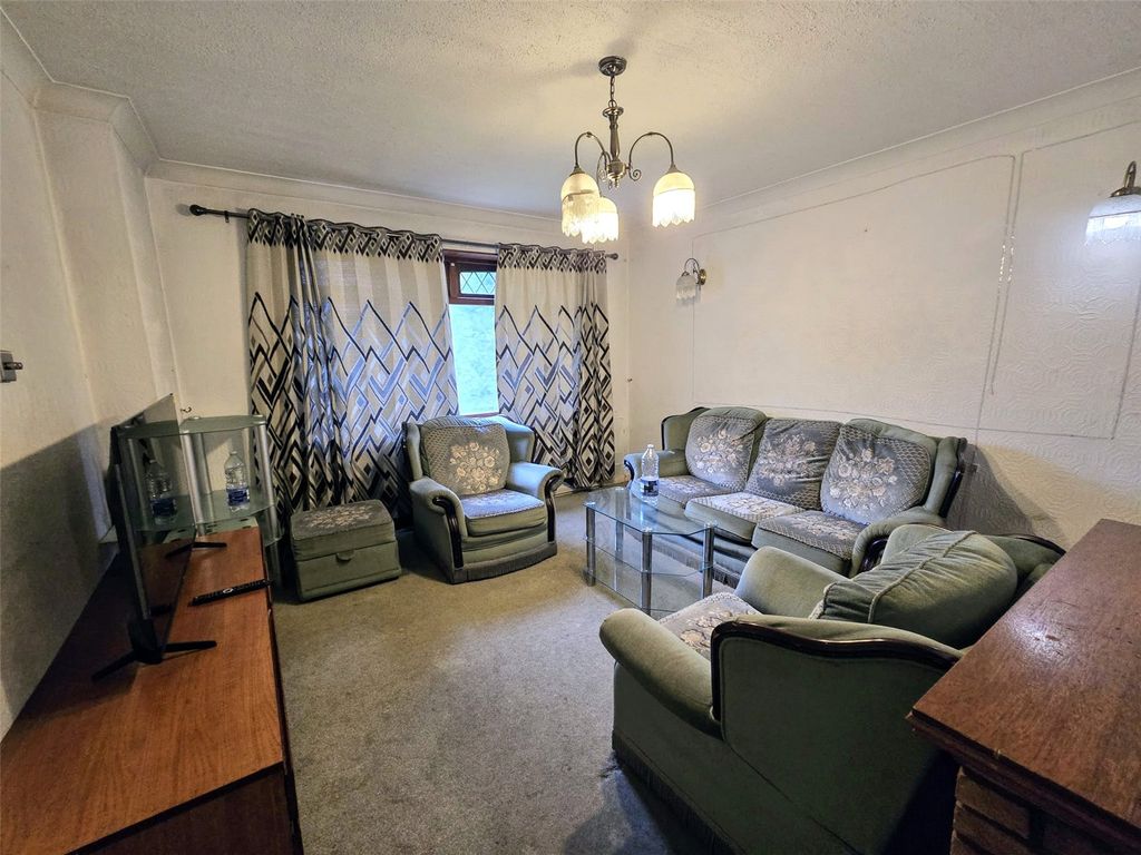 Property photo 2 of 13 Lounge