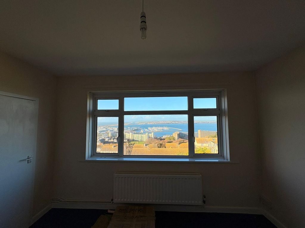 Property photo 3 of 12 Bedroom