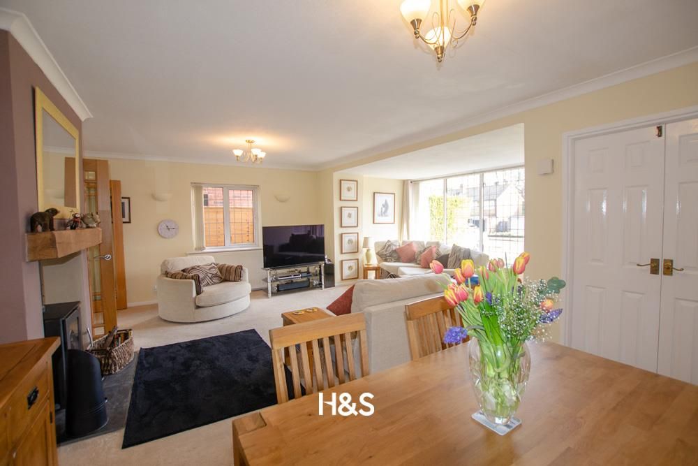 Property photo 3 of 25 59 Woodlea - Dining 2.Jpg