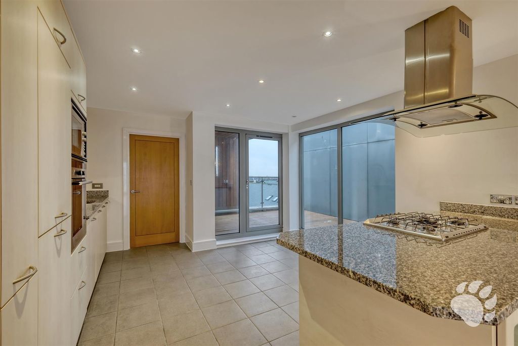 Property photo 3 of 28 Kitchen