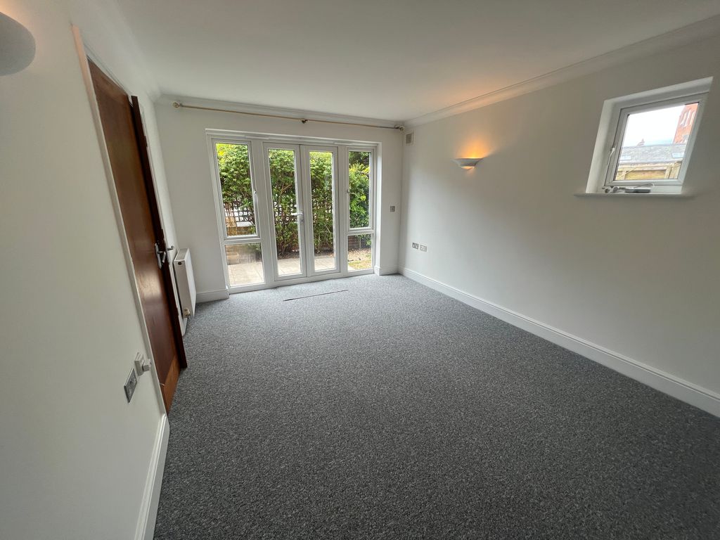 Property photo 1 of 9 Lounge