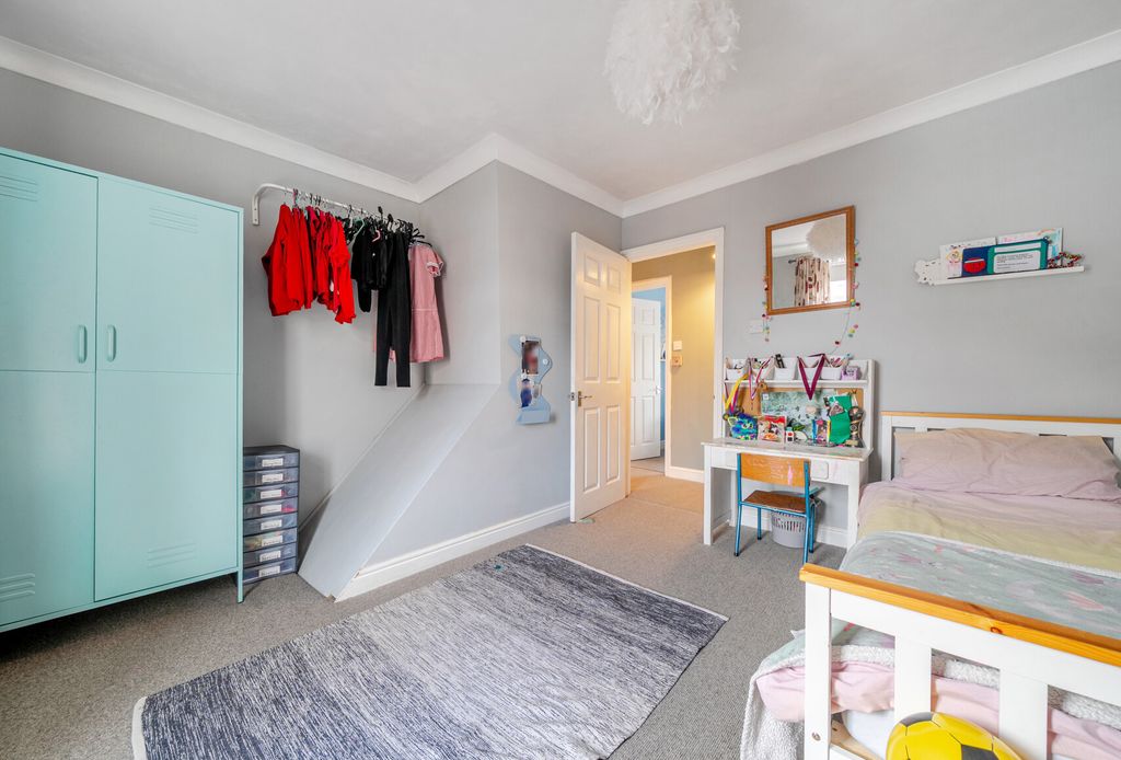 Property photo 3 of 14 1402503-14-697202...