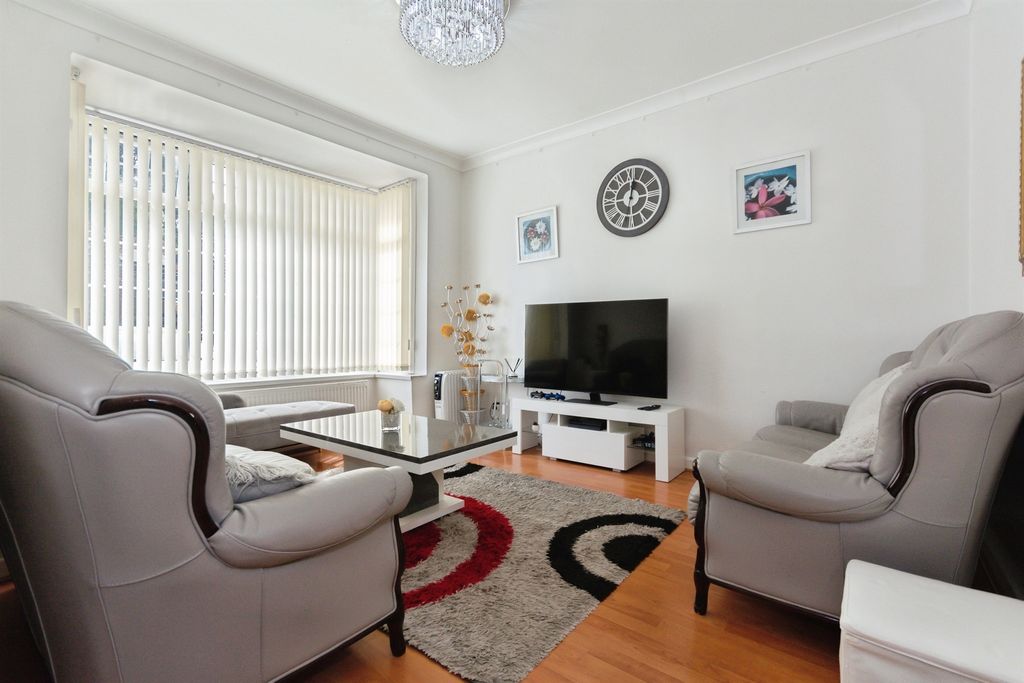 Property photo 3 of 17