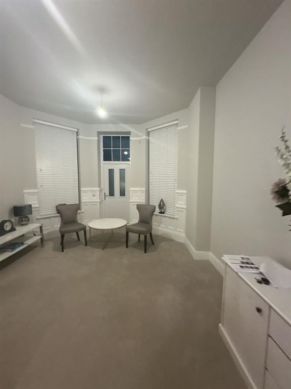 Property photo 3 of 8 29 Elmdon Lounge 2.Jpg