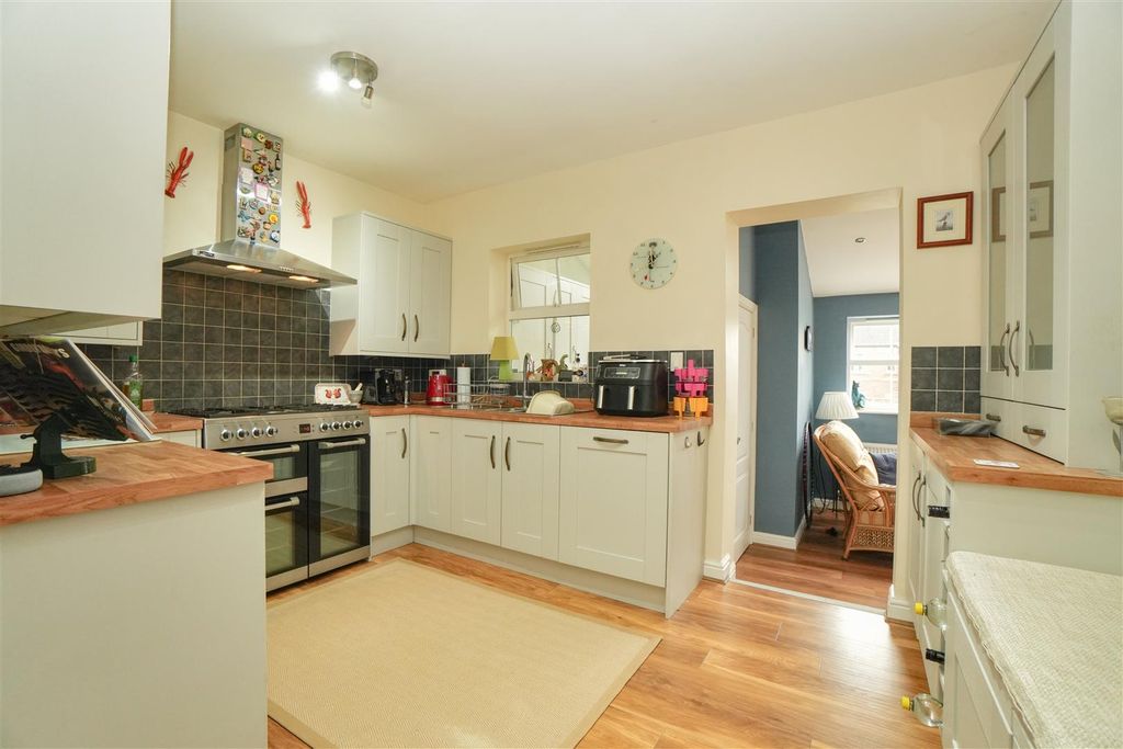 Property photo 2 of 23 Kitchen