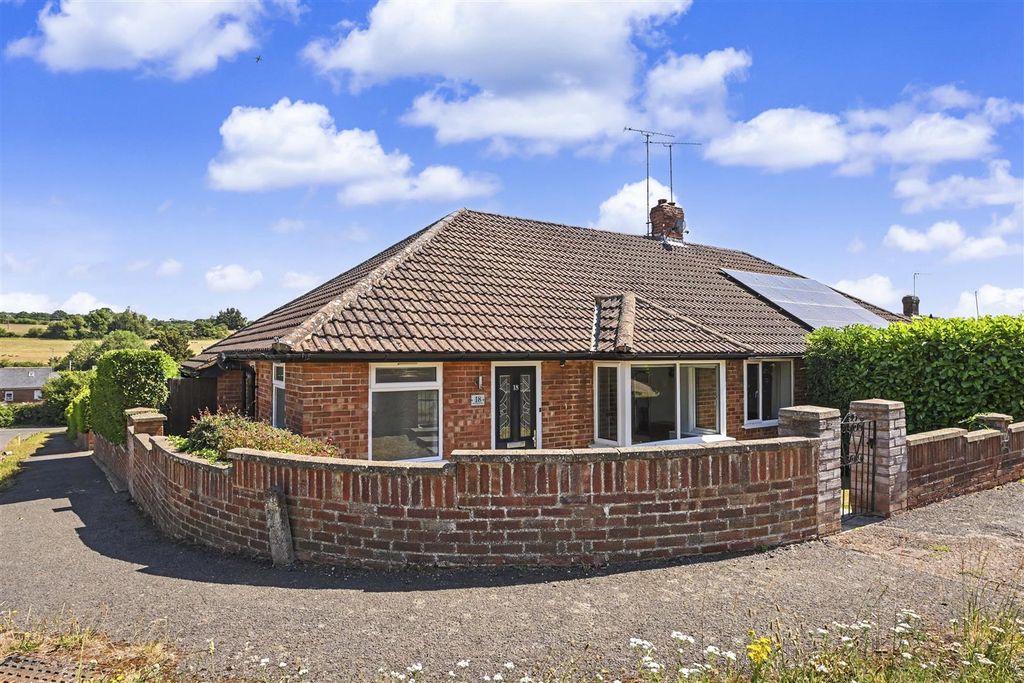 Property photo 1 of 15 18-Dammersley-Close-23.Jpg