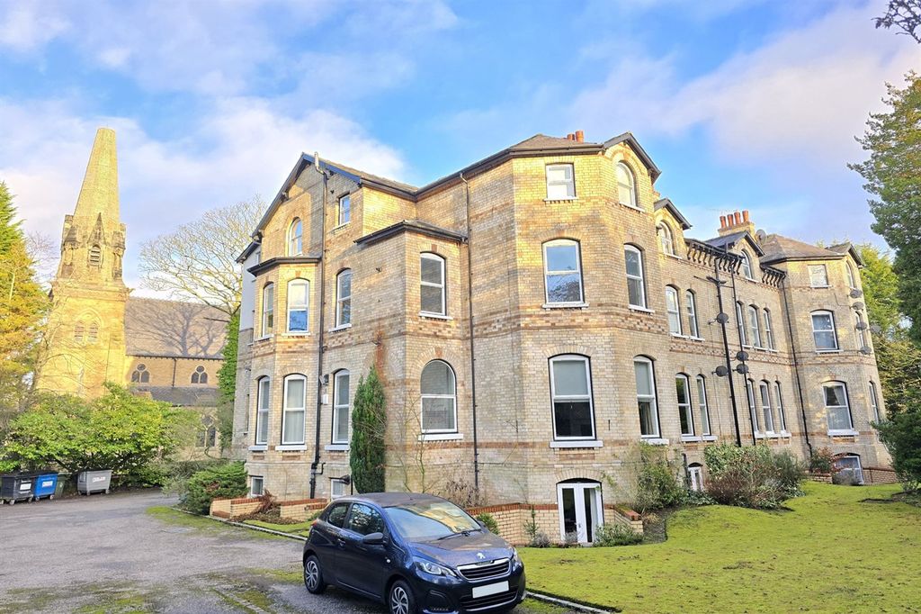 Property photo 1 of 13 (Main)