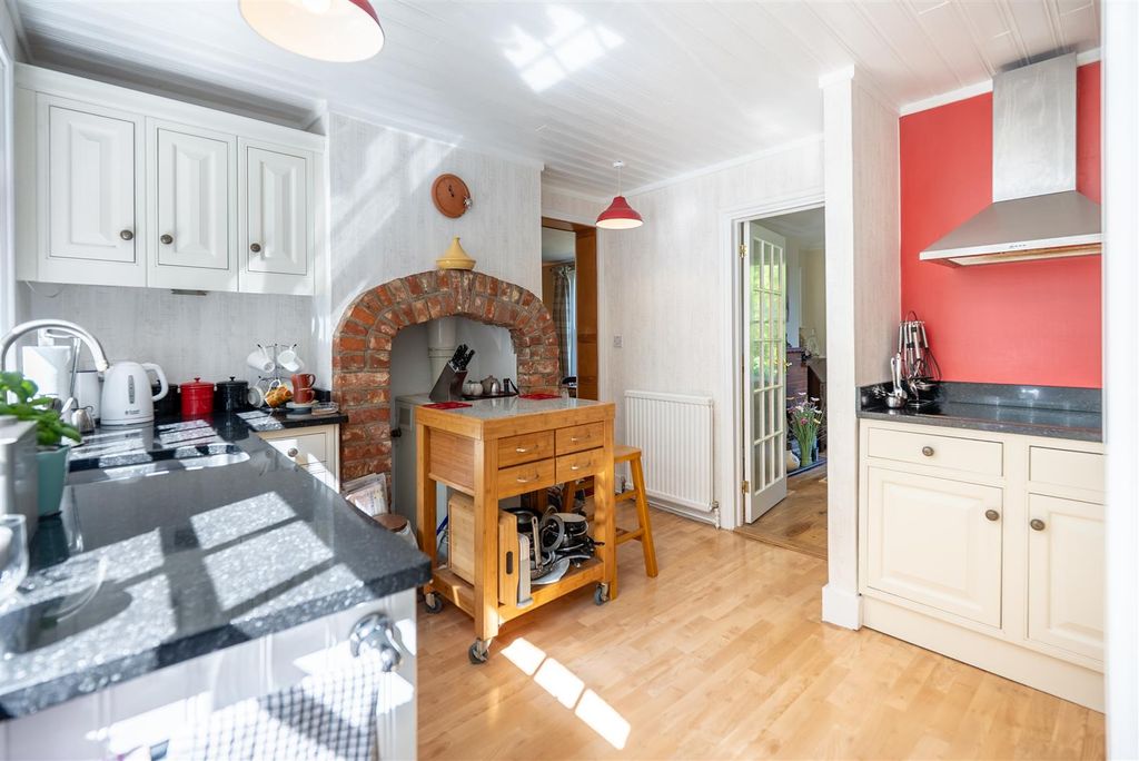 Property photo 3 of 27