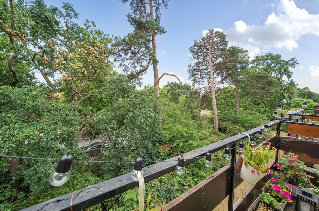 Property photo 3 of 7 1324954-10-687E6c...