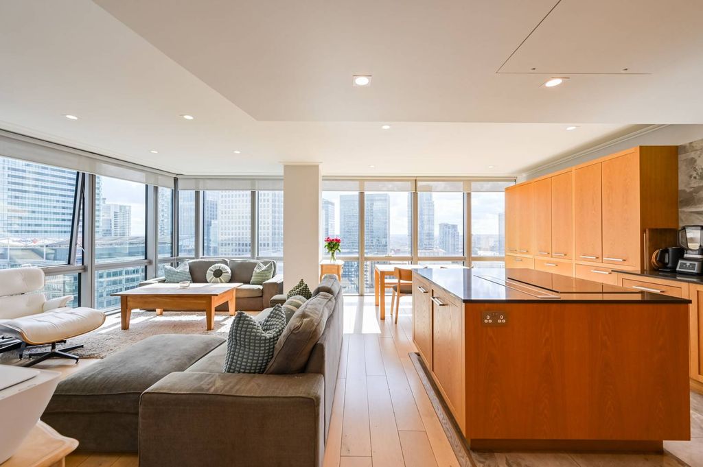 Property photo 2 of 25