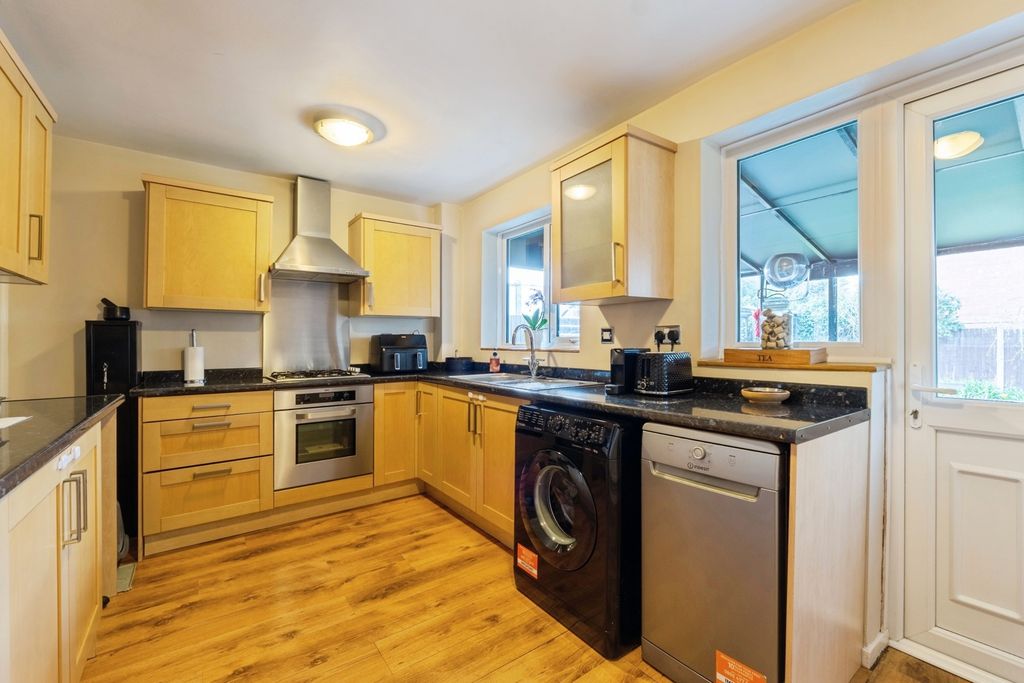 Property photo 3 of 12 Kitchen