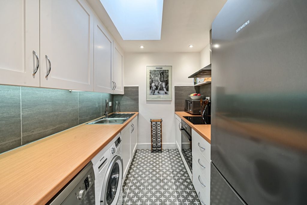 Property photo 3 of 20 Kitchen
