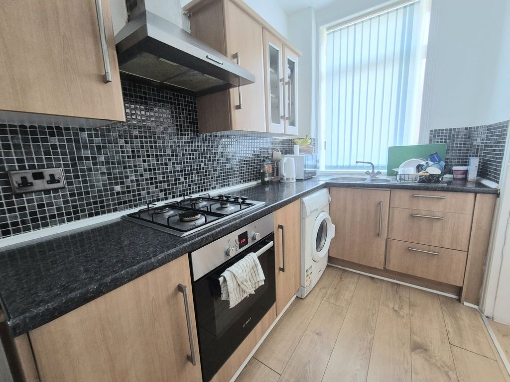 Property photo 2 of 8 Kitchen