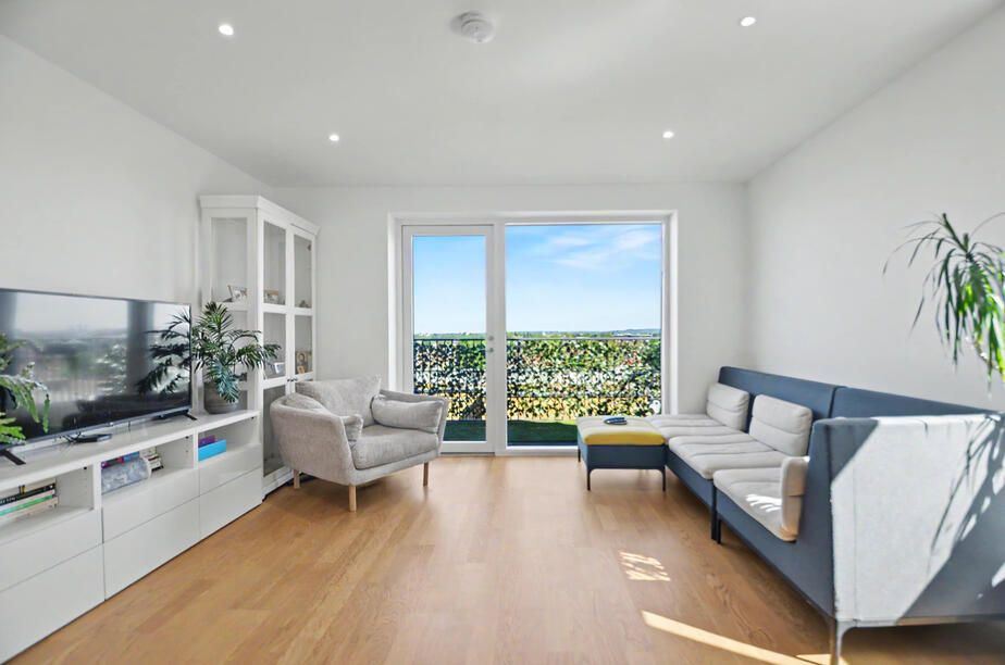 Property photo 2 of 26 {"Order_Id": "639133047974861347", "Image_Id": "d78Cdb09-2F0E-43A4-A1Bd-Fb9E4F9E49F7"}