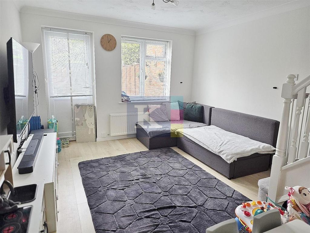 Property photo 3 of 8