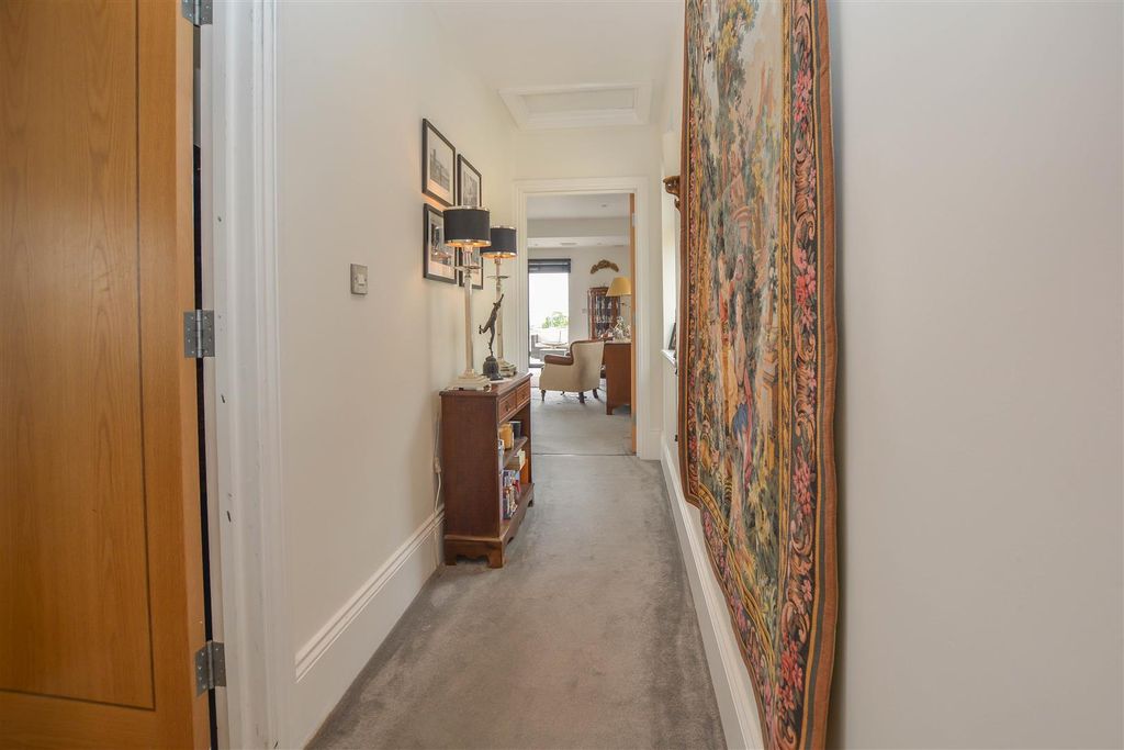 Additional image 8 of 2 bed flat for saleNew Road, Brentwood CM14