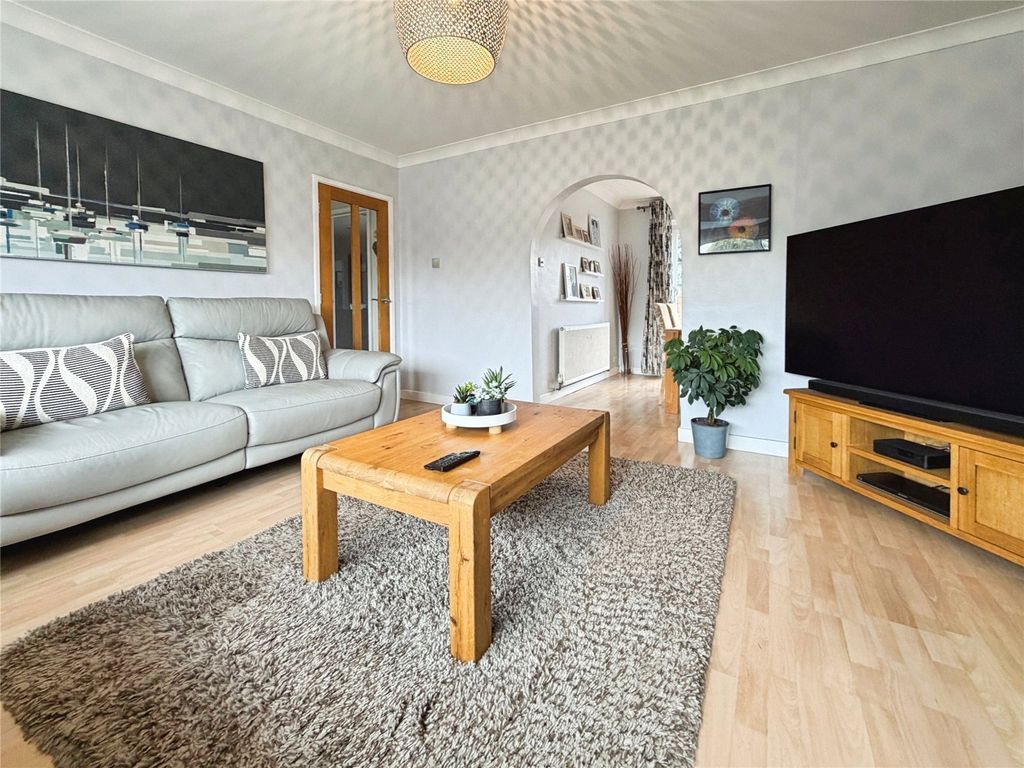 Property photo 3 of 21 Lounge