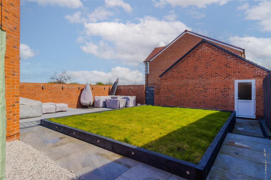 Property photo 2 of 27