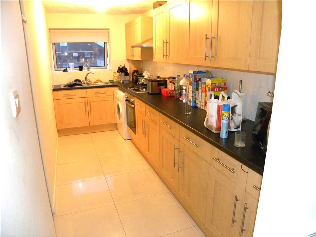 Property photo 3 of 4 Kitchen