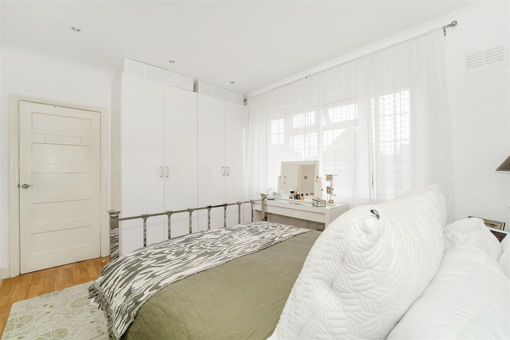 Property photo 3 of 9 Helliwell &amp; Co