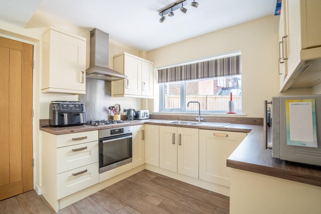 Property photo 2 of 14 Kitchen