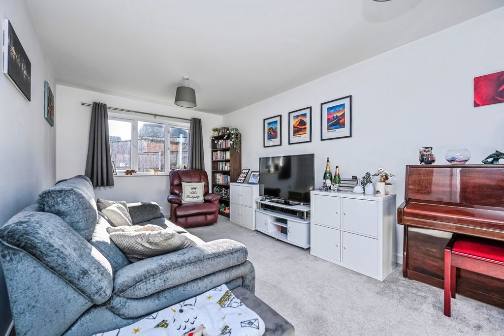 Property photo 2 of 17 Photo