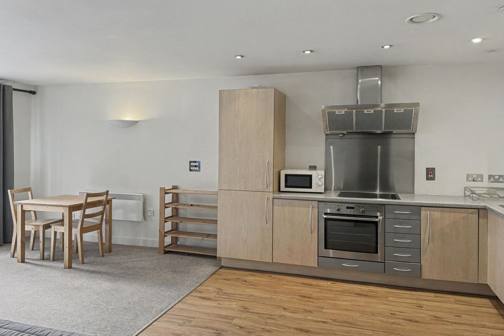 Property photo 3 of 10 Watermarque - Kitchen