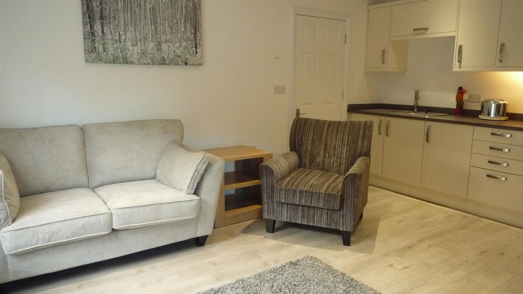 Property photo 3 of 6 9A