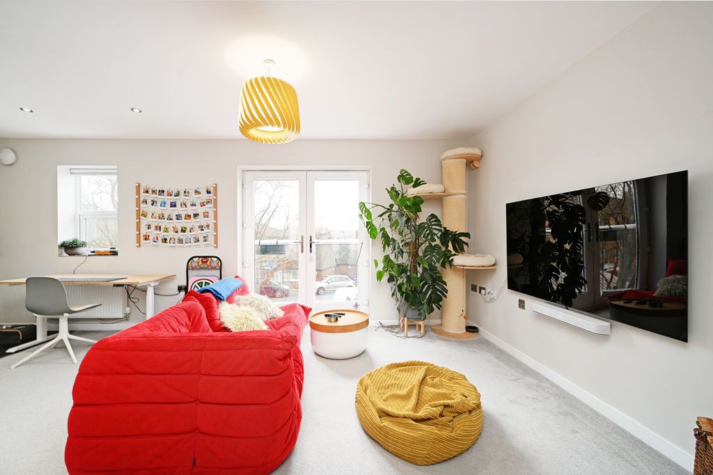 Additional image 9 of 2 bed flat for saleLime Tree House, Hunters Walk, Chesterfield S40