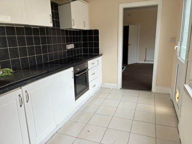 Property photo 1 of 8 Kitchen