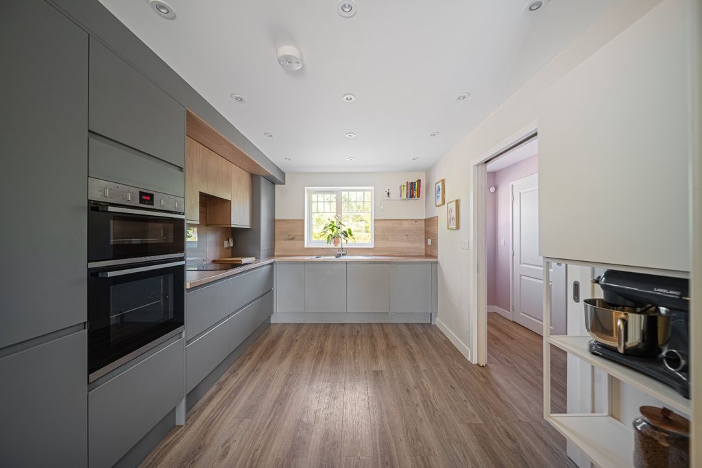 Property photo 2 of 26 5371152
