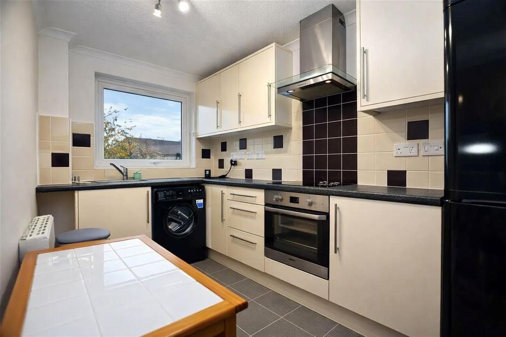 Property photo 3 of 4 Kitchen