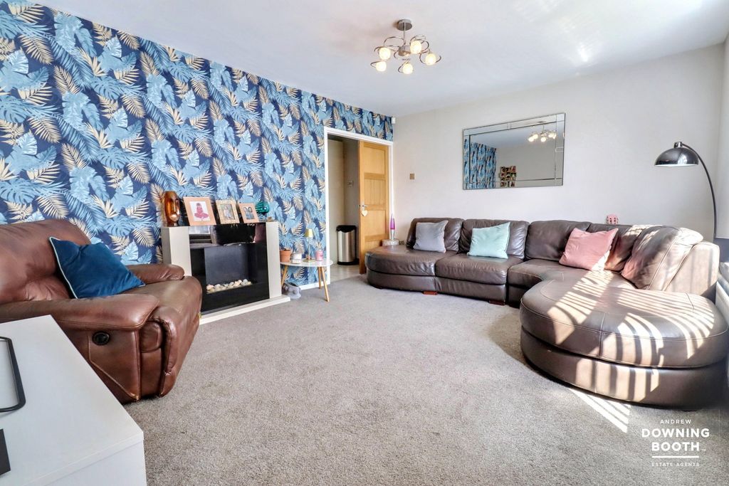 Property photo 3 of 28