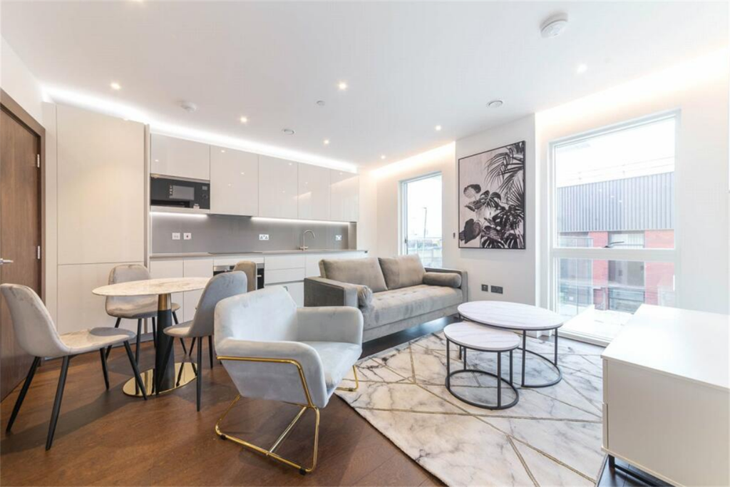 Property photo 1 of 10 (Thumbnail)