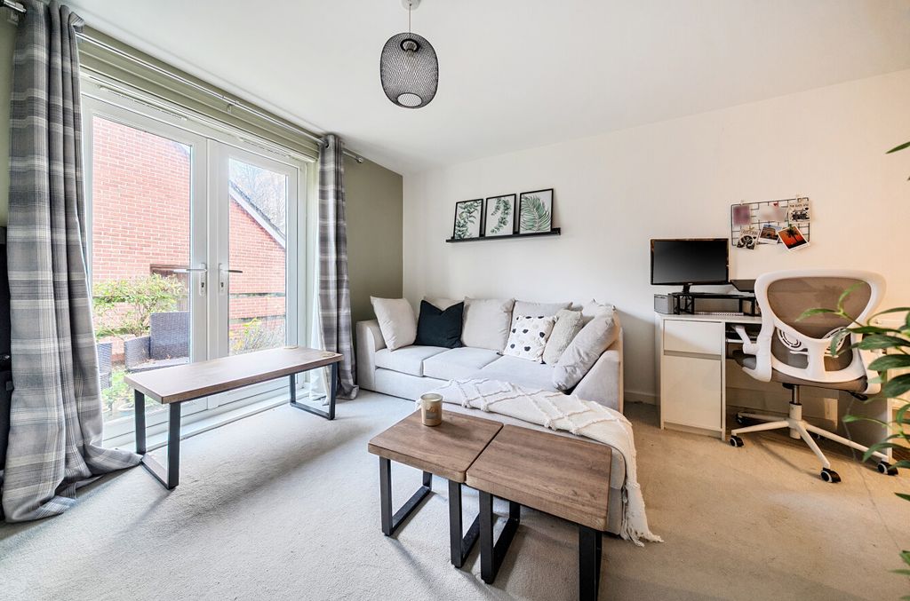 Property photo 2 of 9 1382115-9-693Fed3...