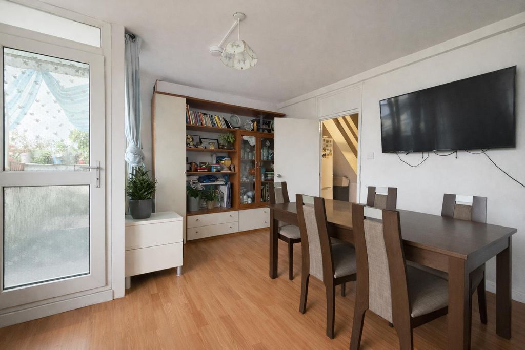 Property photo 3 of 9 Living Room 2 .Png