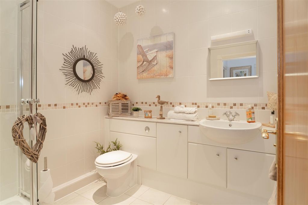 Additional image 7 of 2 bed flat for saleFlanchford Road, Reigate RH2