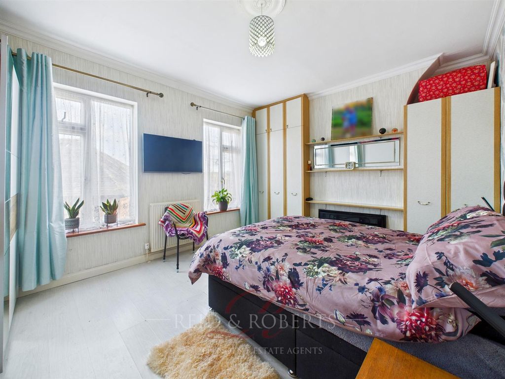 Property photo 2 of 30 Cam04884G0-Pr0106-Still013.Jpg